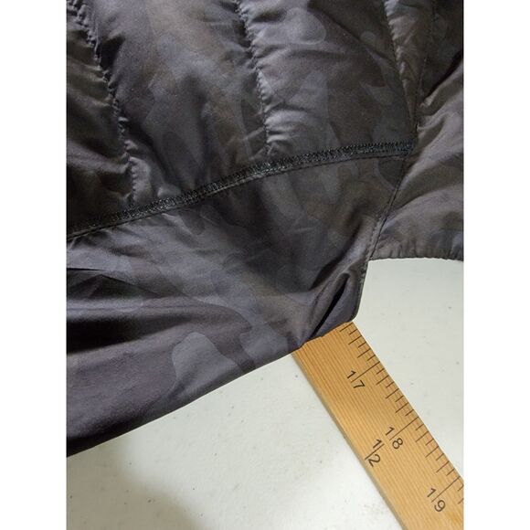 Lululemon Women's Camo Black Hoodie Vest - sz 4 - Picture 4 of 6